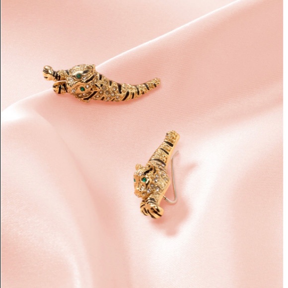 Stella & Dot Jewelry - Stella and Dot Roar ear climbers